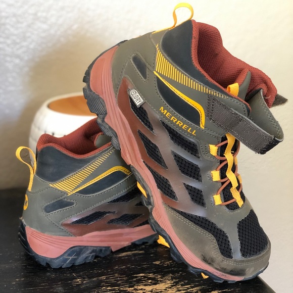 ✨Merrell Kids Hiking Shoes✨ - Picture 1 of 8